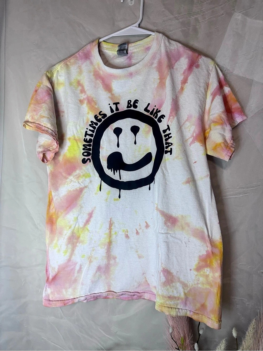 Gildan Tie-Dye Graphic Tee in Pink & Yellow Size Medium
